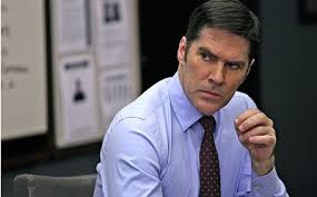 How tall is Thomas Gibson?